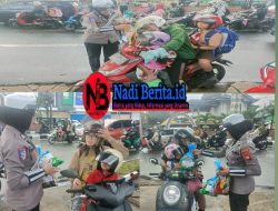 HUT Lalu Lintas Bhayangkara ke-70, Satlantas Polresta Pontianak Bagikan Bingkisan Kepada Pengendara Tertib