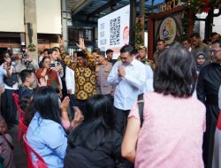 Kunjungi Gereja Katedral dan Immanuel, Menko Polkam Sampaikan Pesan Presiden Untuk Umat Kristiani