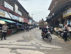 Hadir di Tengah Masyarakat, Personel Polres Melawi Amankan Keramaian Jelang Natal dan Tahun Baru