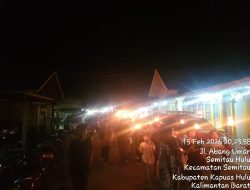 Ramadan di Semitau: Kemeriahan Pawai Budaya dan Cahaya 1.000 Obor