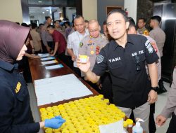 Komitmen Wujudkan Institusi Bersih, Polda Kalbar Gelar Tes Urine Mendadak bagi Pejabat Utama dan Seluruh Pamen