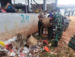 Sinergitas TNI-Polri dan Pol PP Melawi Bersihkan Pasar Sayur Serentak, Dukung Gerakan Indonesia ASRI