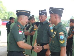 Dandim 1209/Bengkayang Pimpin Upacara Kenaikan Pangkat dan Wisuda Purna Tugas Prajurit