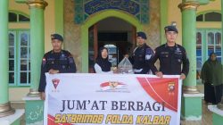 Satbrimob Polda Kalbar Konsisten Gelar Jum’at Berbagi, Pererat Kedekatan dengan Masyarakat
