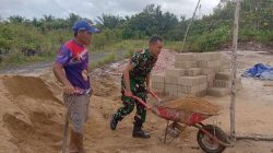 Sinergi TNI Bersama Rakyat, Kodim 1209/Bengkayang Bantu Bangun Rumah Warga