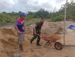 Sinergi TNI Bersama Rakyat, Kodim 1209/Bengkayang Bantu Bangun Rumah Warga