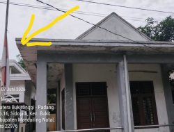 Bendera Merah Putih Setengah Tiang di Kantor Desa Lambou Darul Ihsan Jadi Sorotan Warga Mandailing Natal