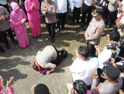 Sujud Syukur Wakil Direktorat Polisi Perairan dan Udara Polda Kalbar Tinggalkan Polres Melawi