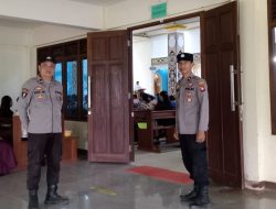 Samapta Polsek Menyuke Lakukan Pengamanan Ibadah Misa Hari Minggu Ke Desa Darit