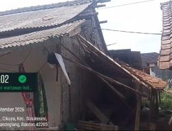 Hampir Setahun Ditinggal Suami, Ibu Itoh dan Dua Anaknya Hidup dalam Rumah Penuh Kebocoran