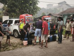 Air Bersih untuk Warga, Wujud Nyata Kepedulian Polsek Ngabang di Tengah Kemarau