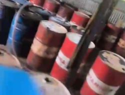 Puluhan Drum dan Jeriken Diduga Berisi Bio Solar Ditemukan di Riam Panjang Kapuas Hulu
